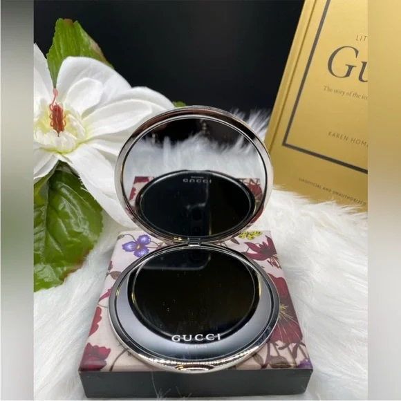New Gucci Flora Limited Edition Compact Mirror – Silver Floral Engraving - Picture 2 of 11